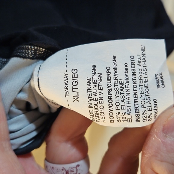 Under Armour Black Sleeveless Men's Shirt - Picture 5 of 6